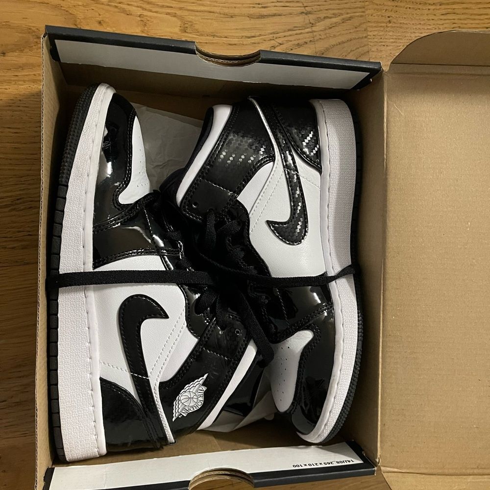Jordan 1 Mid SE Carbon Fiber